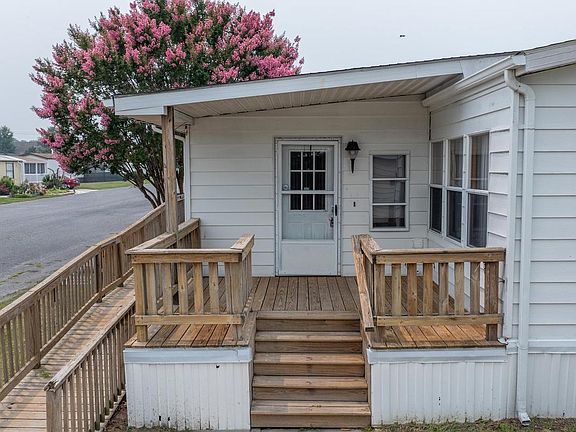 4th image of 28 Nash Cir