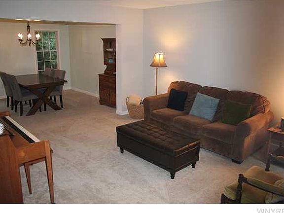 4th image of 136 Canterbury Trl