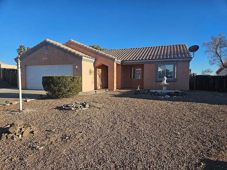 2304 E Oleander Dr — Photo 1
