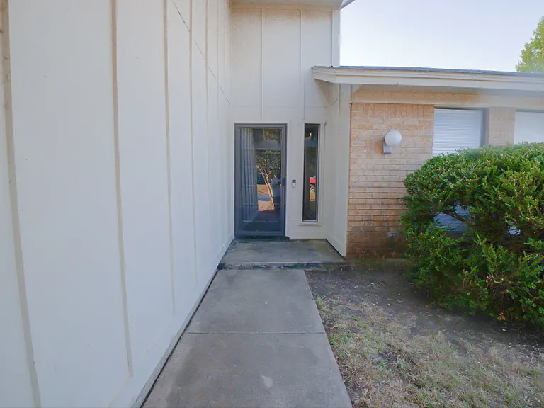 9967 Haywood Ct — Photo 2