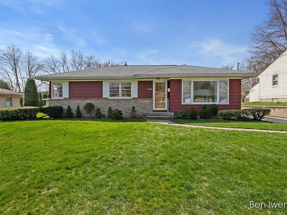 1st image of 1700 Graham Ct NW