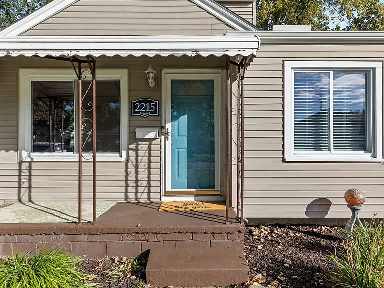 2215 Rowland Ave — Photo 1