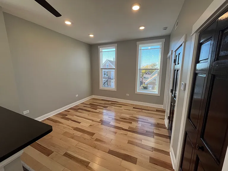 2339 S Sacramento Ave #3F — Photo 4