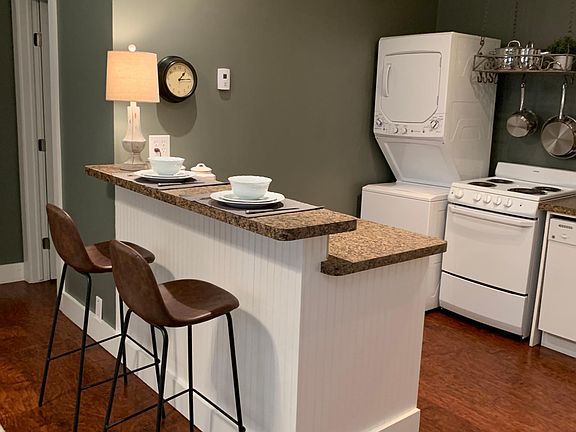 Kitchen Island; Washer/Dryer, Dishwasher