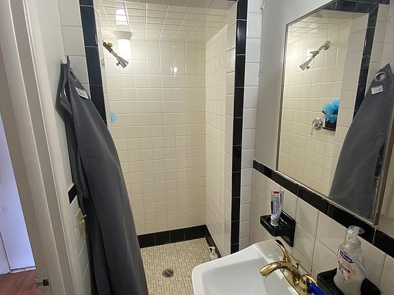 5th image of 131 Court St APT 9C