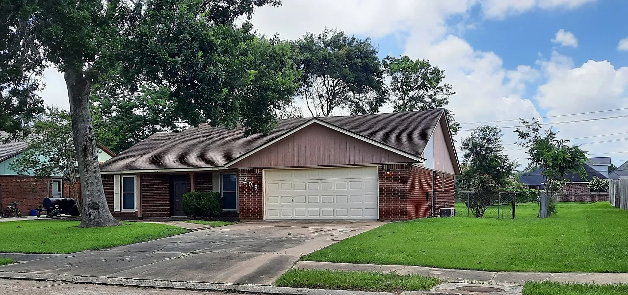 3 bed, 1533 sqft, $1,900 — Photo 1