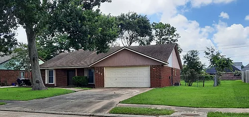 209 Basswood St Photo 1