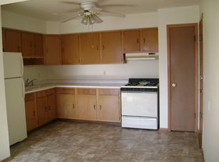 323 Cottonwood Ave, Hartland, WI 53029