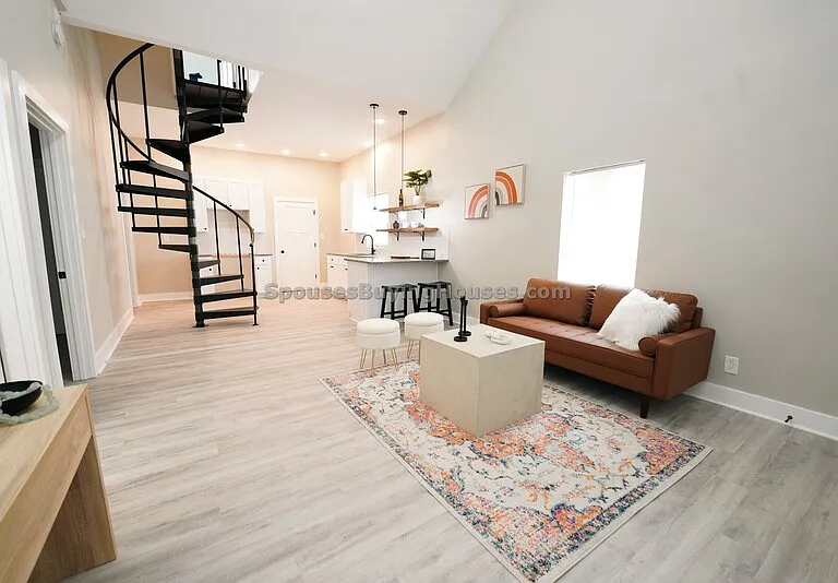 2105 Lexington Ave — Photo 4