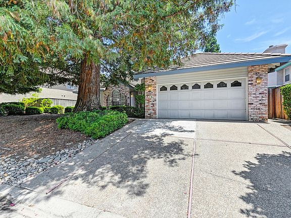 3rd image of 3521 Emerson Dr