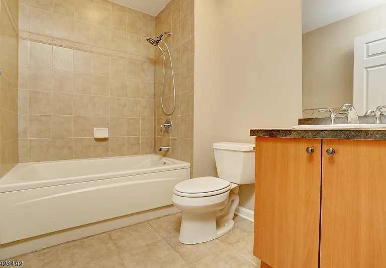 215 Raymound Blvd — Photo 16