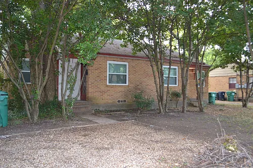 904 Denton St Photo 1