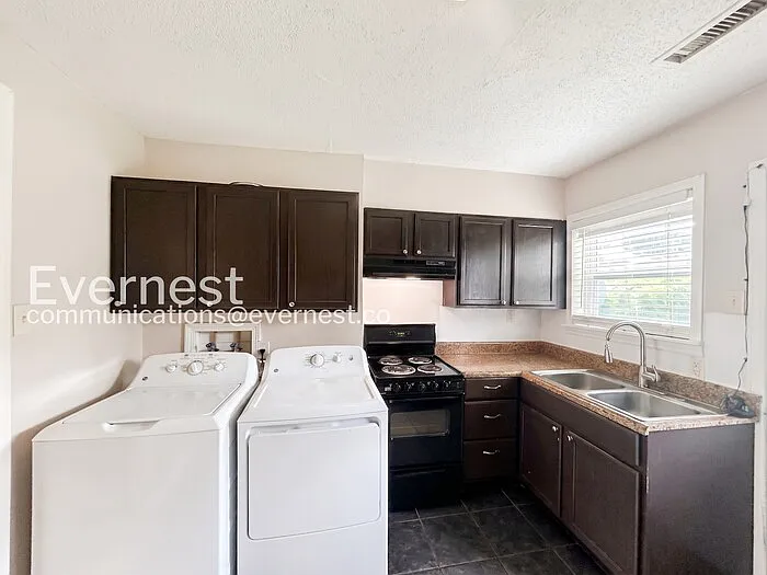 2 bed, 1.0 bath, 800 sqft, $1,045 — Photo 2