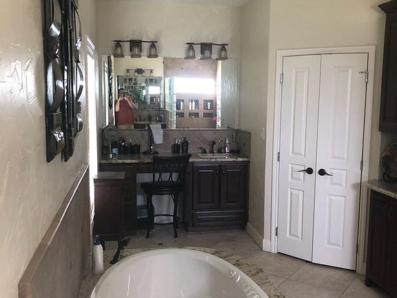 Masterbath her side
