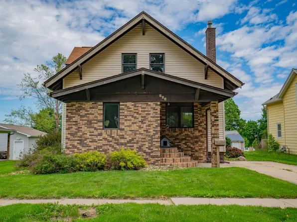 303 Randall St, Reinbeck, IA 50669