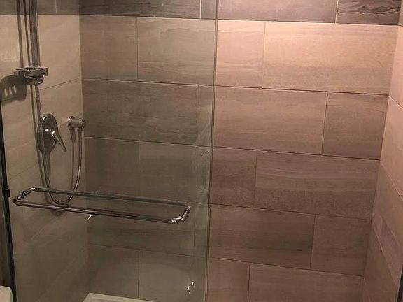 5th image of 296 Hoylake Cres
