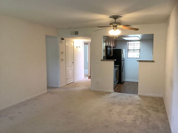 5th image of 12063 Alta Carmel Ct Unit 164