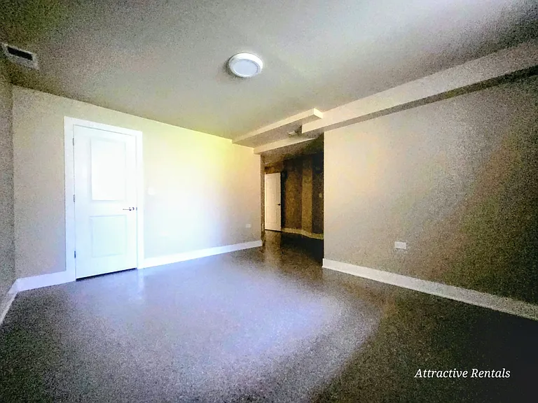 6341 S Elizabeth St — Photo 8