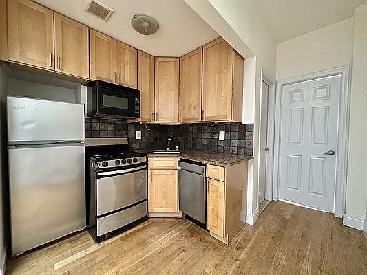 1st image of 14 Avenue A APT 14