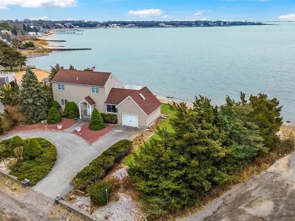 17 Washington Drive, Hampton Bays, NY 11946