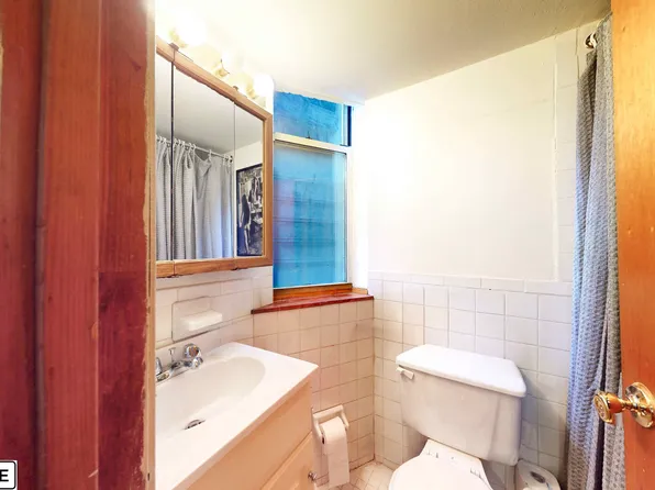 1654 Third Avenue image 3 of 8