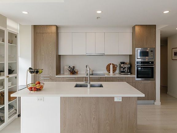 5th image of 285 E 10th Ave #305