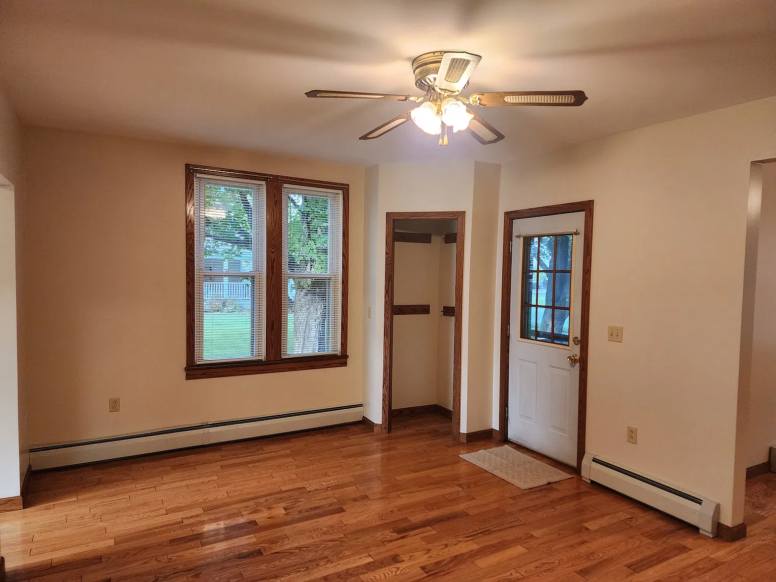 3 bed, 1460 sqft, $2,000 — Photo 2