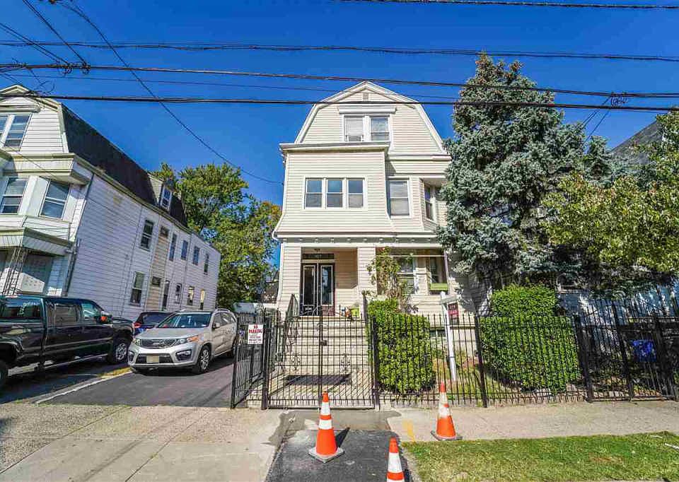 1st image of 107 Isabella Ave