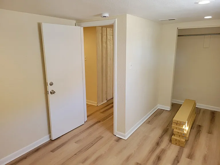 Bedroom #1 - alternative view