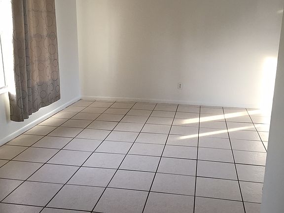 3rd image of 2529 SW 12th Pl
