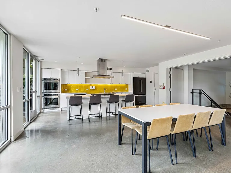 Janus Apartments — Photo 3