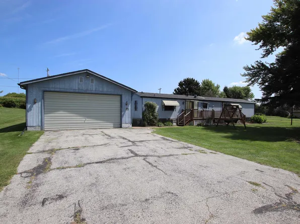 1749 Cedarview Dr, Saint Cloud, WI 53079