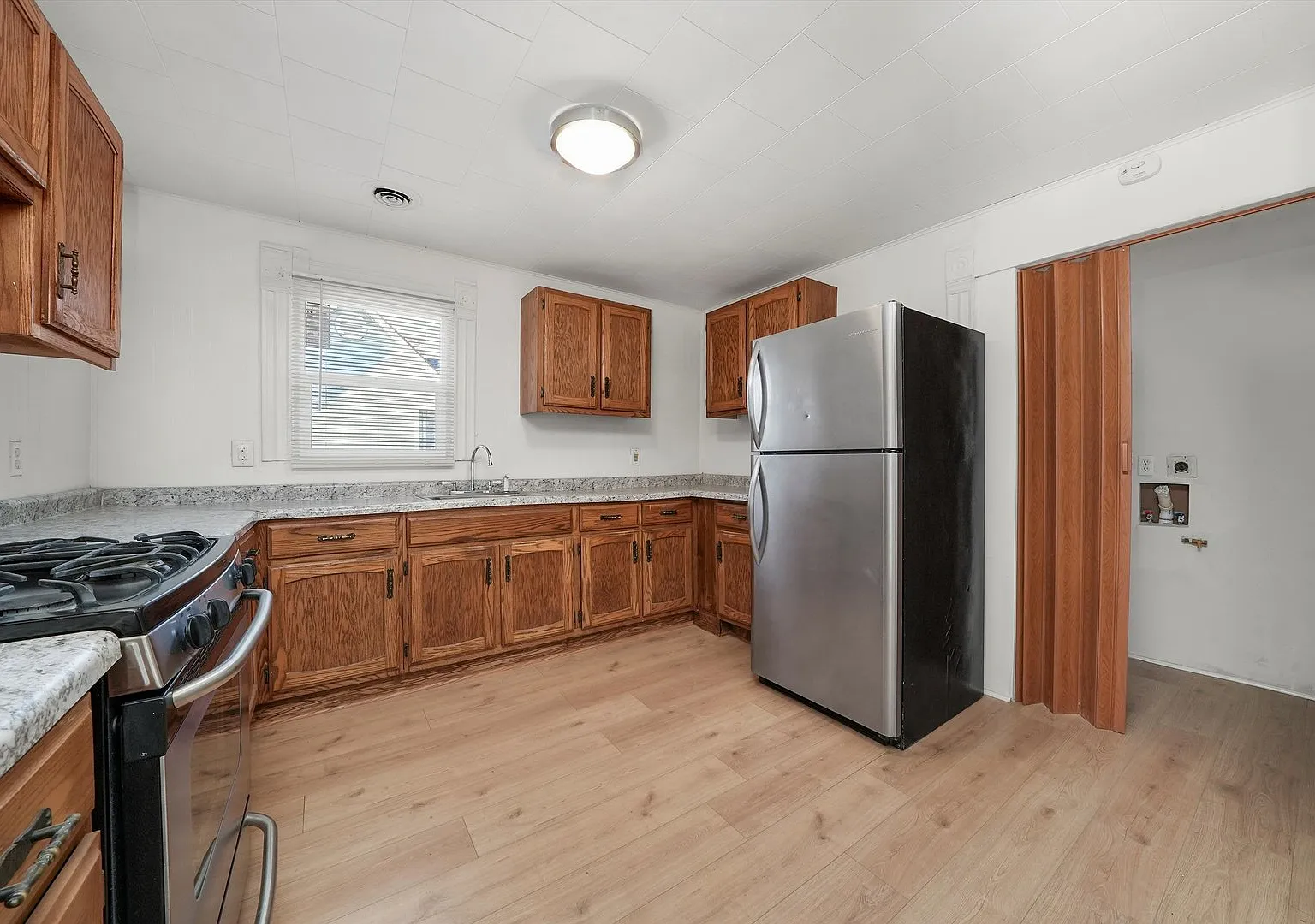 2 bed, 922 sqft, $1,200 — Photo 4