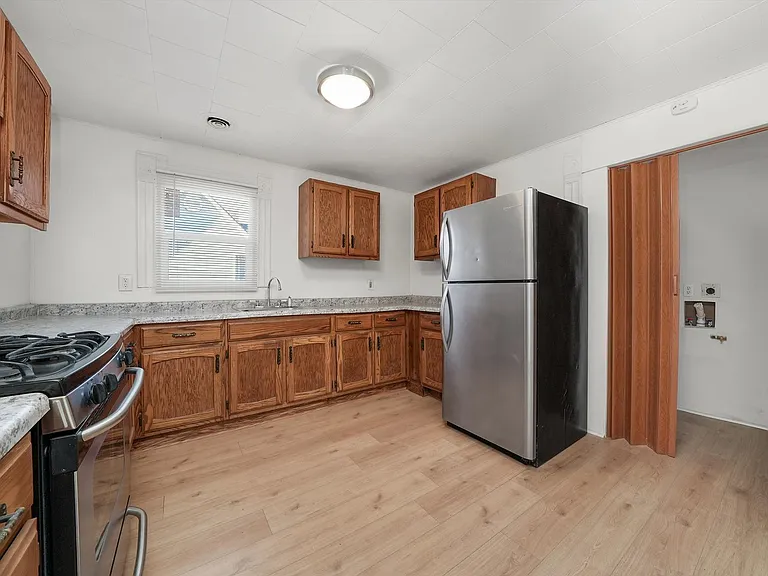 1097 E Merchant St #2 — Photo 4