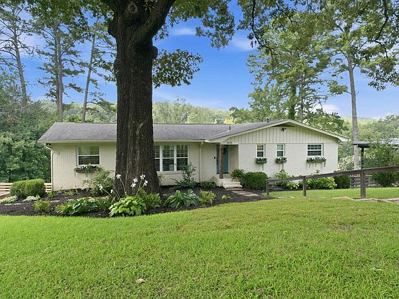 2nd image of 1575 Valley View Cir