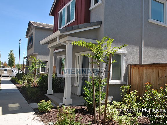 3rd image of 3057 Pruett Dr