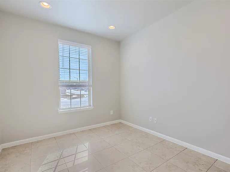 1505 Everts St — Photo 17