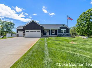 12761 152nd Ave, Grand Haven, MI 49417