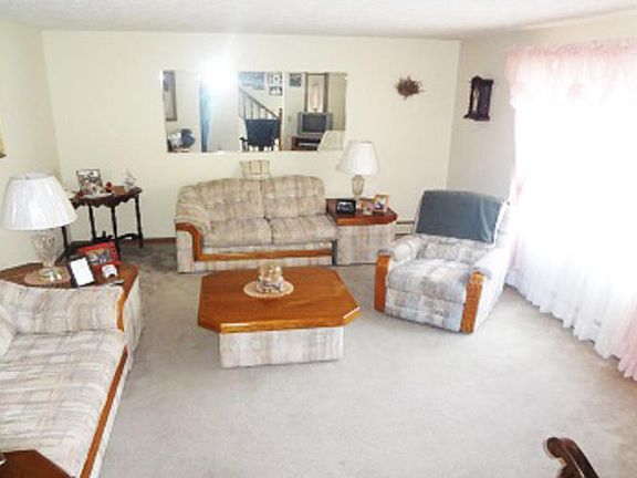 4th image of 9068 Leavitt Dr