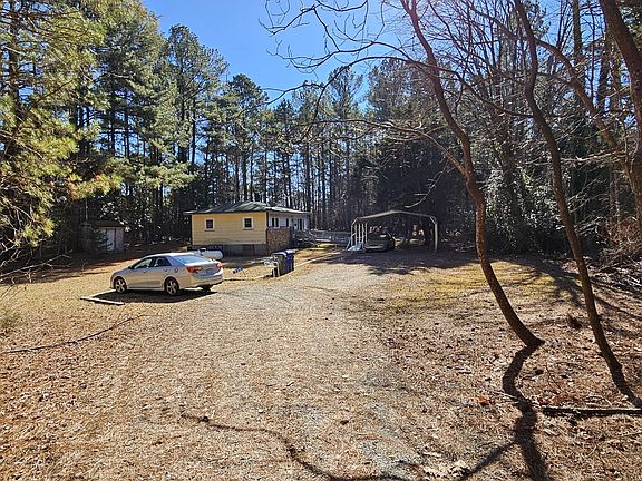 3rd image of 934 Shadylawn Rd