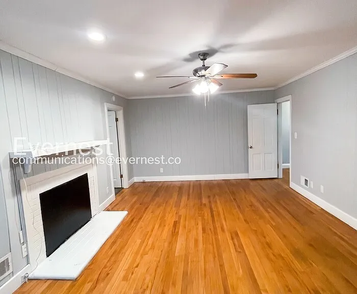 570 Hawkins Dr — Photo 8