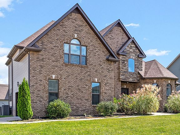 3rd image of 300 Piedmont Pl
