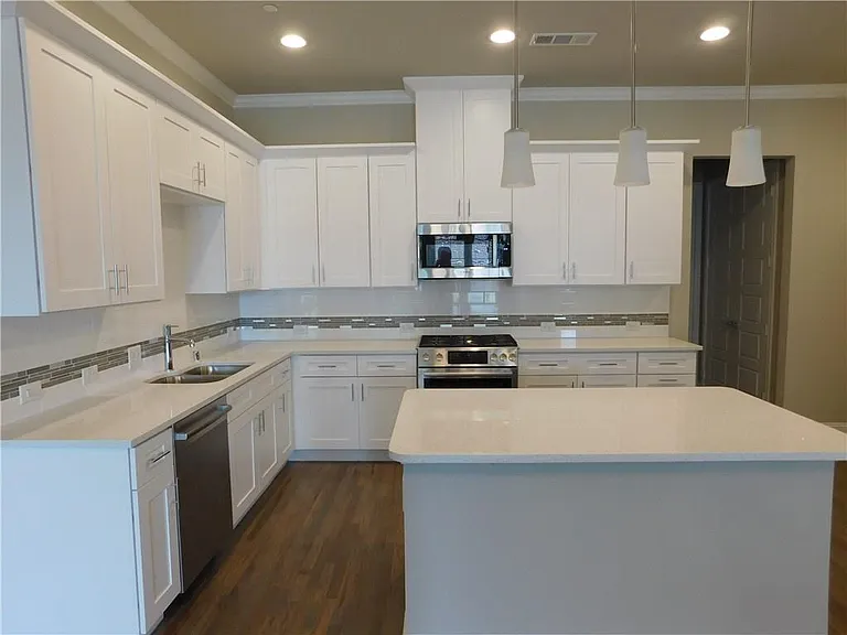 8454 Church St — Photo 5