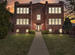 428 Wesley Ave APT 1N, Oak Park, IL 60302
