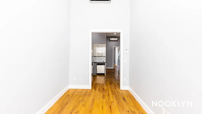 Rented by Nooklyn NYC LLC | media 19