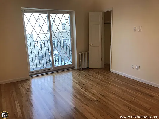 Rented by Realty 2000 Corp | media 7