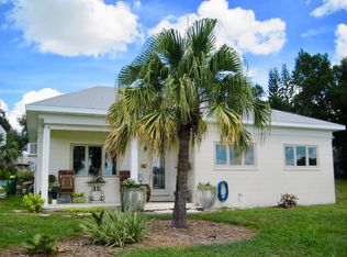 213 Lake Menzie Blvd, Dundee, FL 33838
