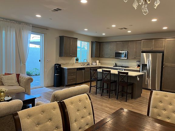 5th image of 241 Cherry Laurel Ct