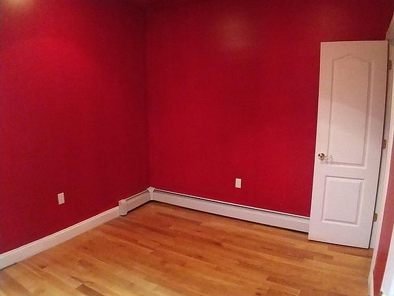 5th image of 387 Bainbridge St #1