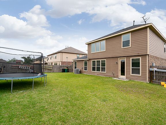3rd image of 6004 Village Grove Dr